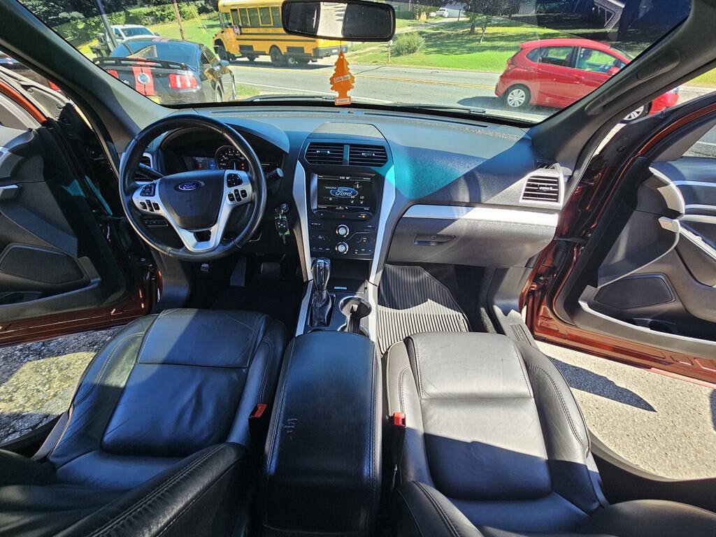 Used 2015 Ford Explorer XLT w/ Equipment Group 202A FWD image 22