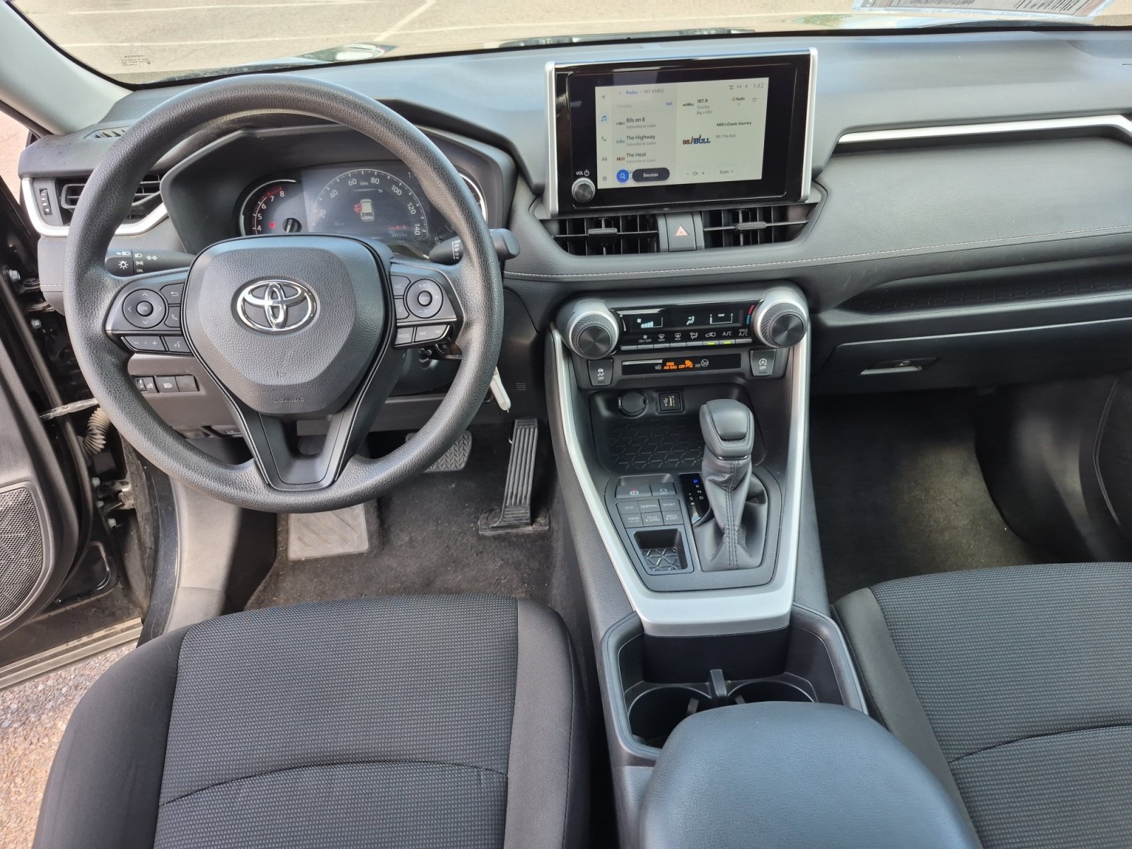 Used 2025 Toyota RAV4 LE AWD/4WD image 18