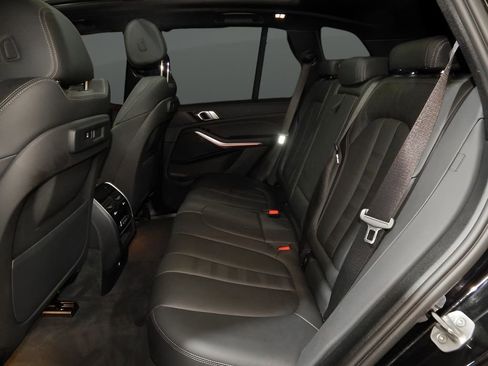 Used 2022 BMW X5 xDrive40i w/ M Sport Package AWD/4WD image 32