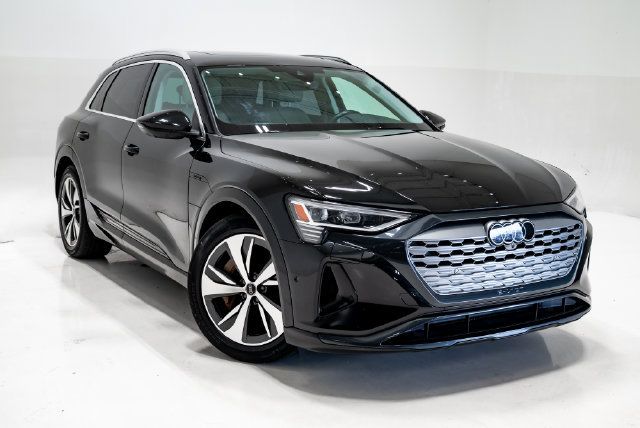 Used 2024 Audi Q8 e-tron Premium Plus w/ Premium Plus Package AWD/4WD image 5