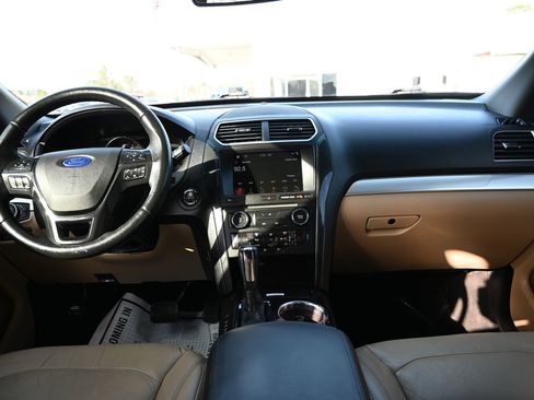 Used 2017 Ford Explorer XLT w/ Equipment Group 202A image 16