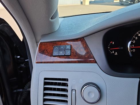 Used 2006 Cadillac DTS w/ Sun And Sound Package image 19