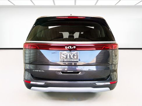 Used 2024 Kia Carnival LX FWD image 5