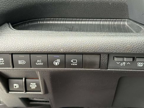 Certified 2025 Toyota Sienna Platinum FWD image 21