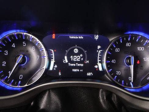 Used 2022 Chrysler Pacifica Touring-L FWD image 4