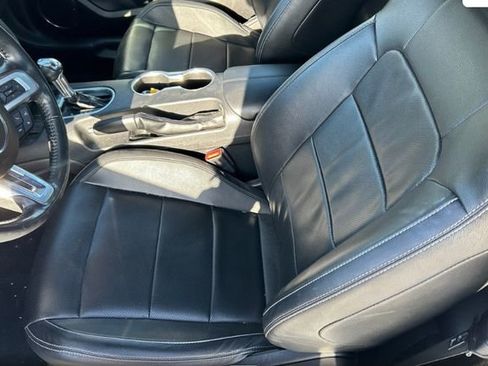 Used 2022 Ford Mustang Premium RWD image 5