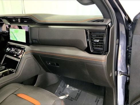 Used 2023 GMC Sierra 1500 AT4 w/ AT4 Premium Package AWD/4WD image 16