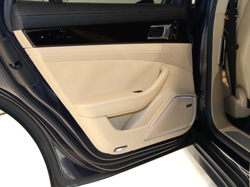 Used 2018 Porsche Panamera 4 image 69