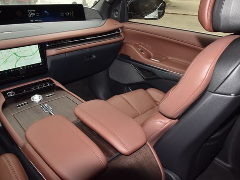 New 2026 Lincoln Navigator Reserve AWD/4WD image 18