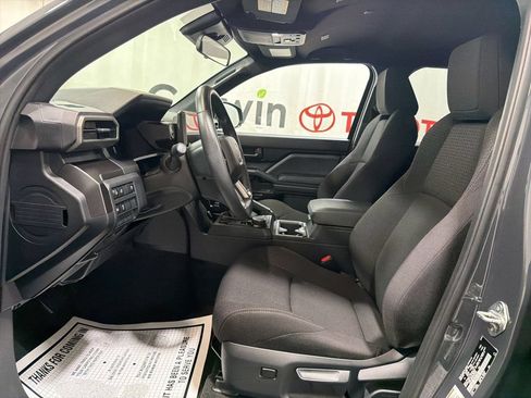Used 2025 Toyota 4Runner SR5 AWD/4WD image 25