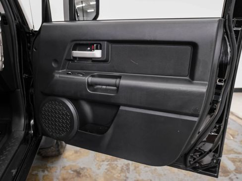 Used 2007 Toyota FJ Cruiser 4WD image 36