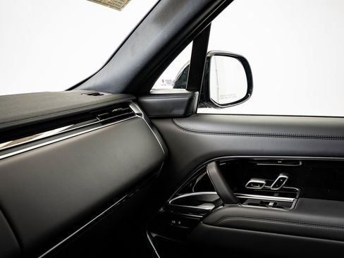 New 2026 Land Rover Range Rover SE image 33