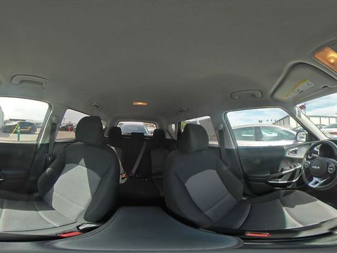 Used 2025 Kia Soul LX w/ LX Technology Package FWD image 37