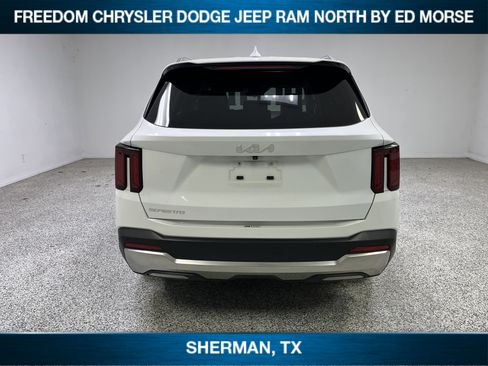 Used 2024 Kia Sorento S image 5