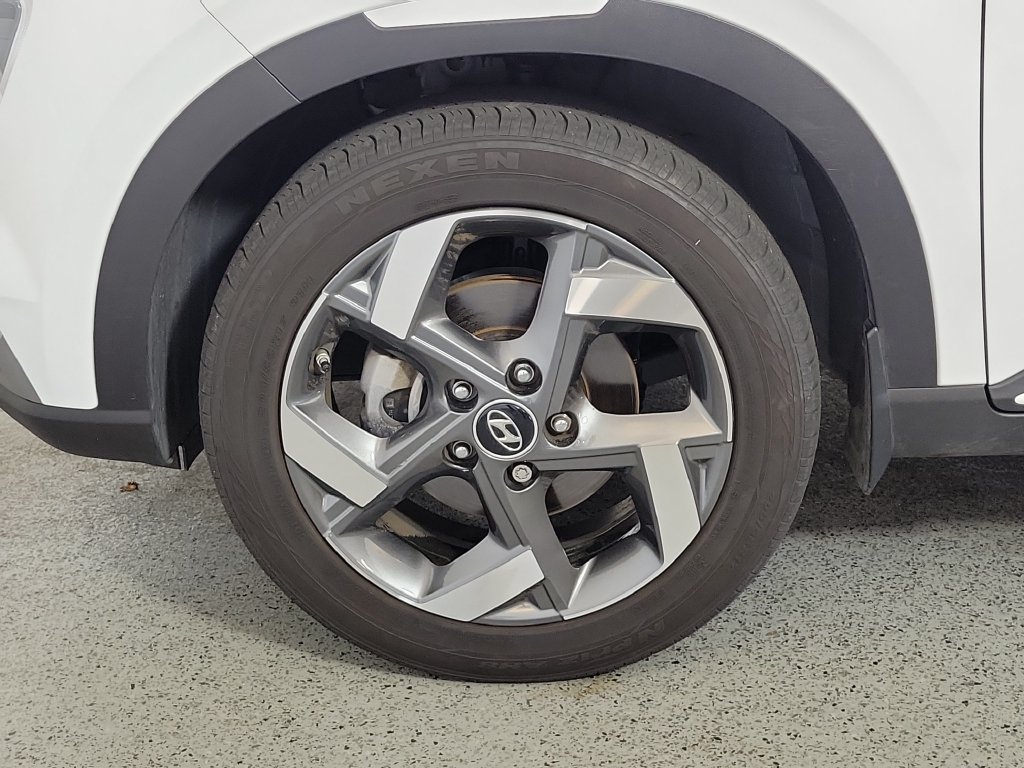 Used 2025 Hyundai Venue Limited FWD image 8
