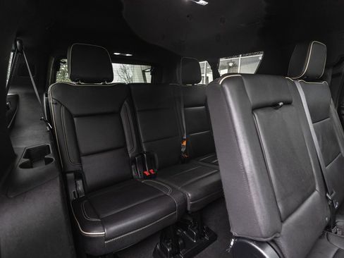 Used 2023 GMC Yukon XL SLT image 27