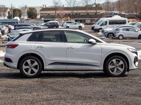 Used 2024 Audi Q4 e-tron Premium image 9
