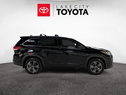 Used 2017 Toyota Highlander Limited Platinum image 9