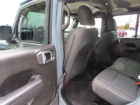 Used 2025 Jeep Wrangler Willys image 19