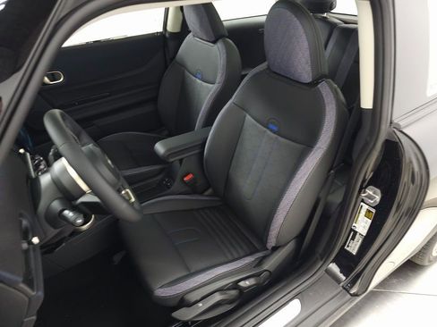 New 2025 MINI Cooper 2-Door Hardtop image 10