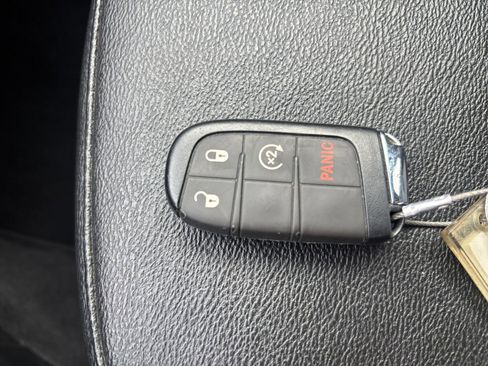 Used 2025 Jeep Compass Limited image 23