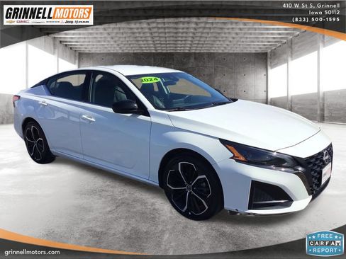 Used 2024 Nissan Altima 2.5 SR FWD image 3