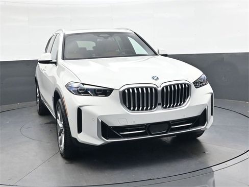 New 2026 BMW X5 xDrive50e image 9