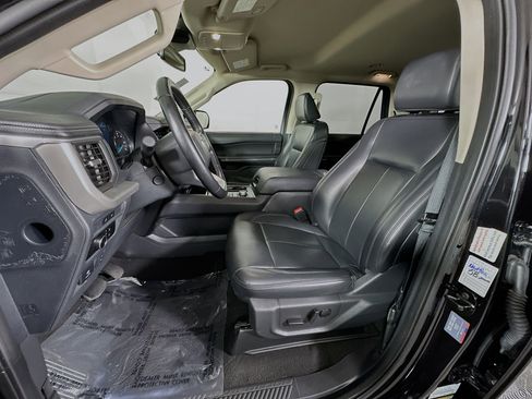 Used 2024 Ford Expedition XLT image 12