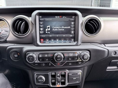 Used 2023 Jeep Gladiator Willys image 19