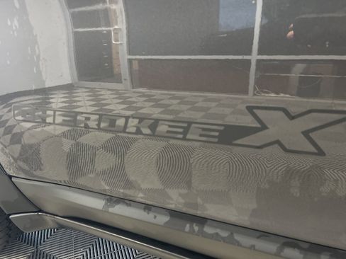 Used 2022 Jeep Cherokee Latitude w/ Sun & Sound Group image 10