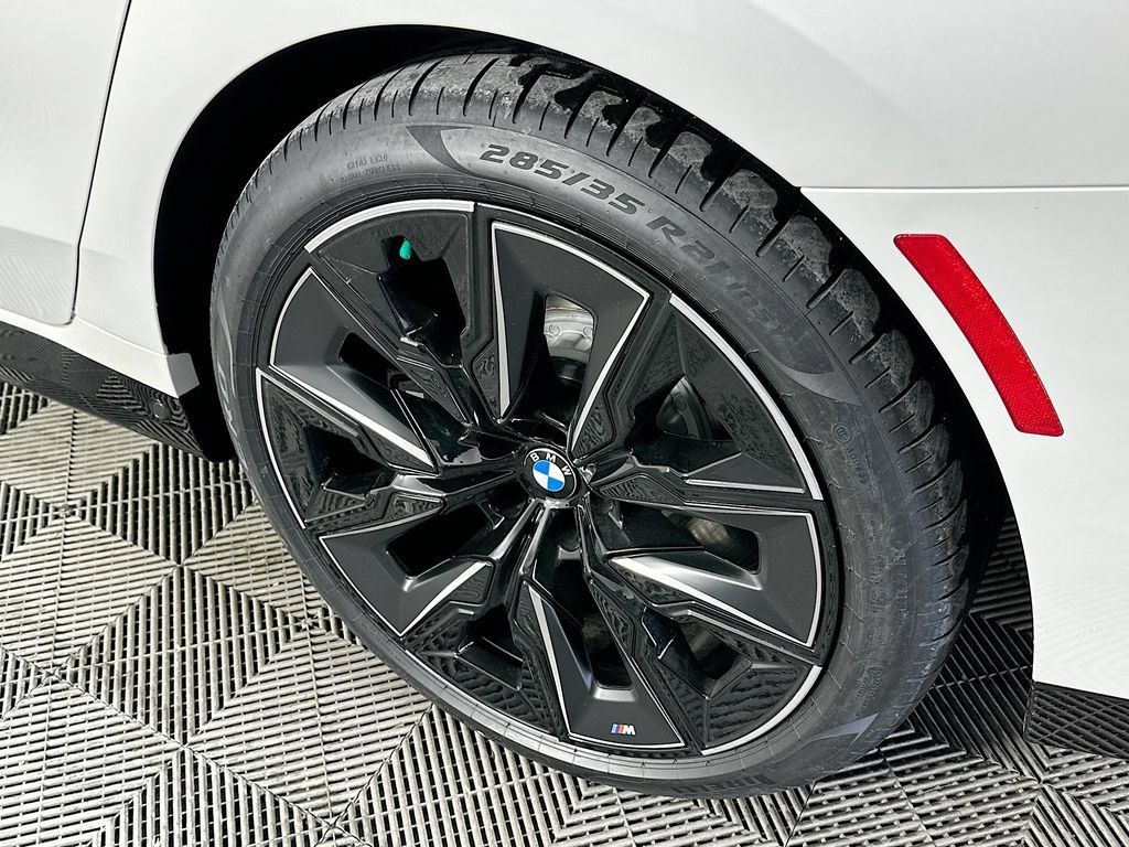 Used 2026 BMW 760i xDrive w/ Executive Package AWD/4WD image 40