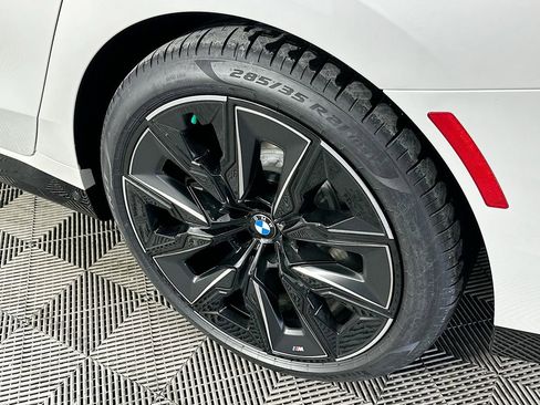 Used 2026 BMW 760i xDrive w/ Executive Package AWD/4WD image 40