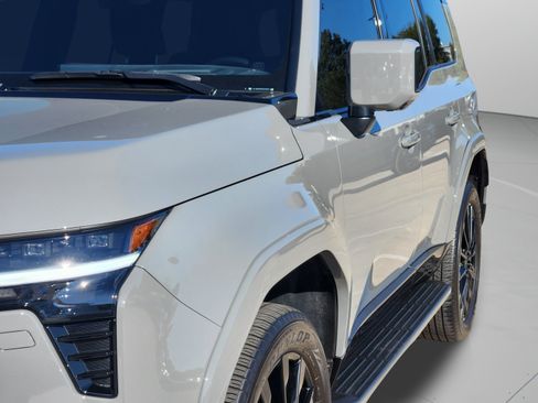 Used 2026 Lexus GX 550 w/ Cold Area Package AWD/4WD image 45