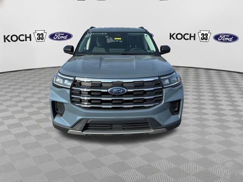 Used 2025 Ford Explorer Active AWD/4WD image 2