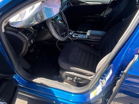 Used 2017 Ford Fusion SE FWD image 5