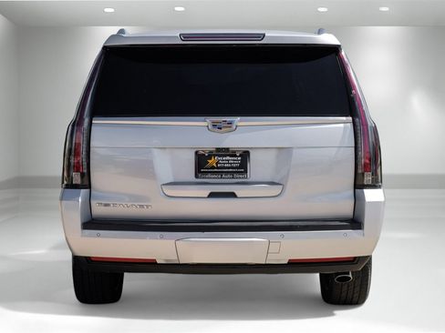 Used 2019 Cadillac Escalade ESV Luxury image 8