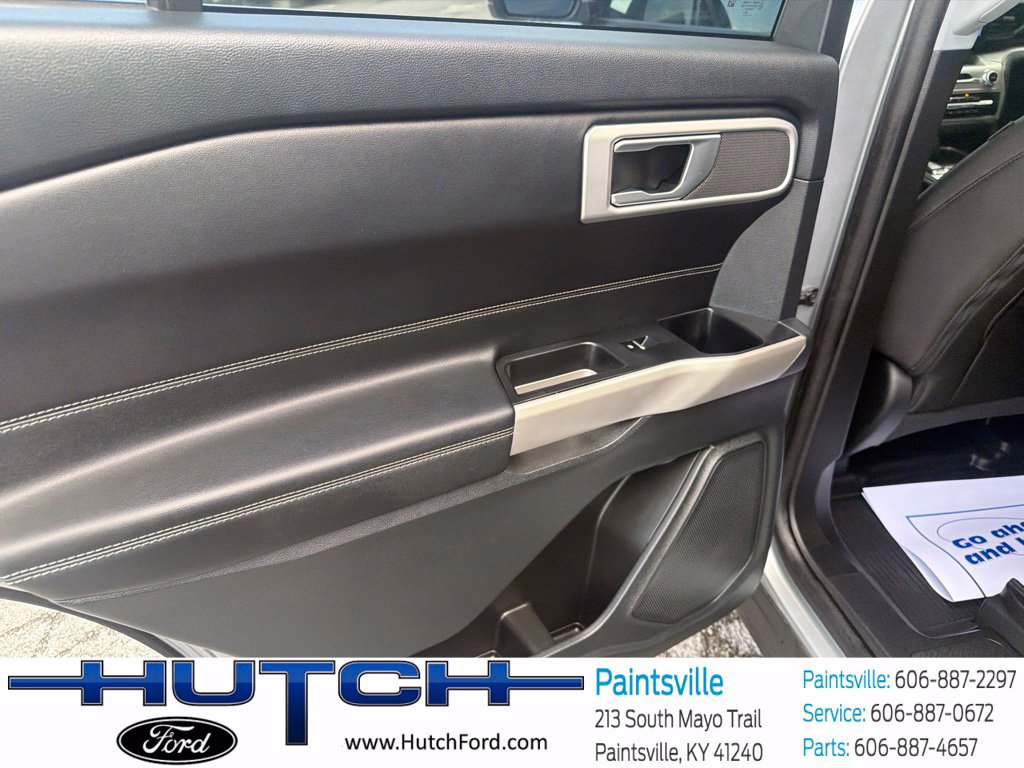 Used 2023 Ford Explorer XLT AWD/4WD image 45