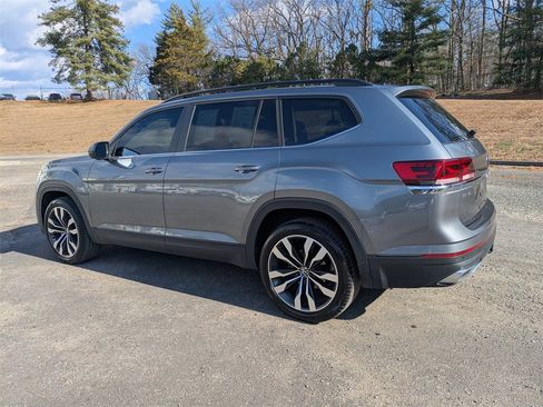 Used 2022 Volkswagen Atlas SE image 6