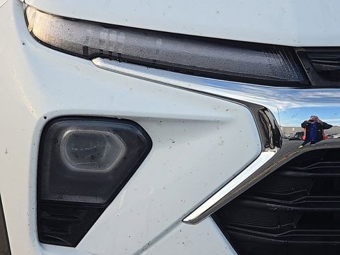 Used 2024 Chevrolet TrailBlazer LT w/ Driver Confidence Package image 8