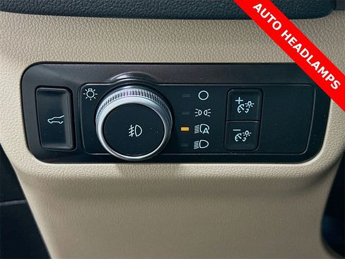 Used 2020 Ford Escape Titanium image 11