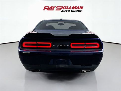Used 2016 Dodge Challenger SXT image 6