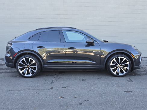 Certified 2024 Porsche Macan 4 Electric image 10