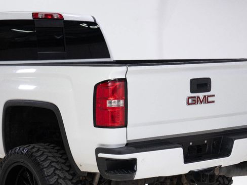 Used 2016 GMC Sierra 2500 Denali w/ Duramax Plus Package image 15