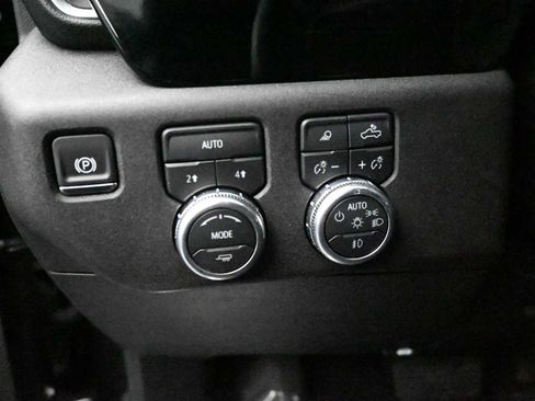 Used 2025 GMC Sierra 1500 SLT AWD/4WD image 11