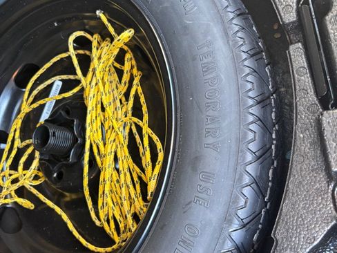 Used 2018 Volkswagen Tiguan S image 9