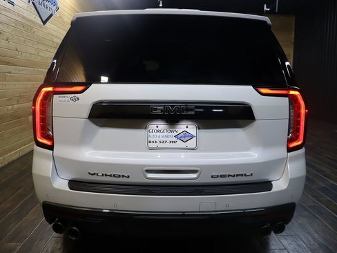 Used 2024 GMC Yukon XL Denali Ultimate AWD/4WD image 4