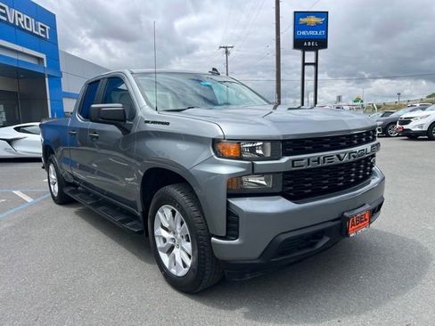 Used 2020 Chevrolet Silverado 1500 Custom w/ Custom Value Package AWD/4WD image 3