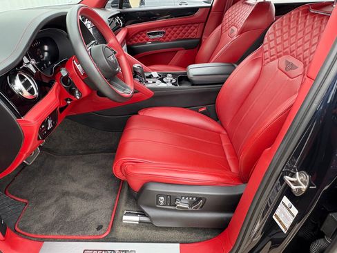 Used 2021 Bentley Bentayga AWD/4WD image 38