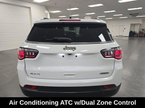 Used 2022 Jeep Compass Latitude w/ Convenience Group AWD/4WD image 4