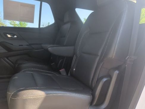 Used 2023 Chevrolet Traverse LT image 15